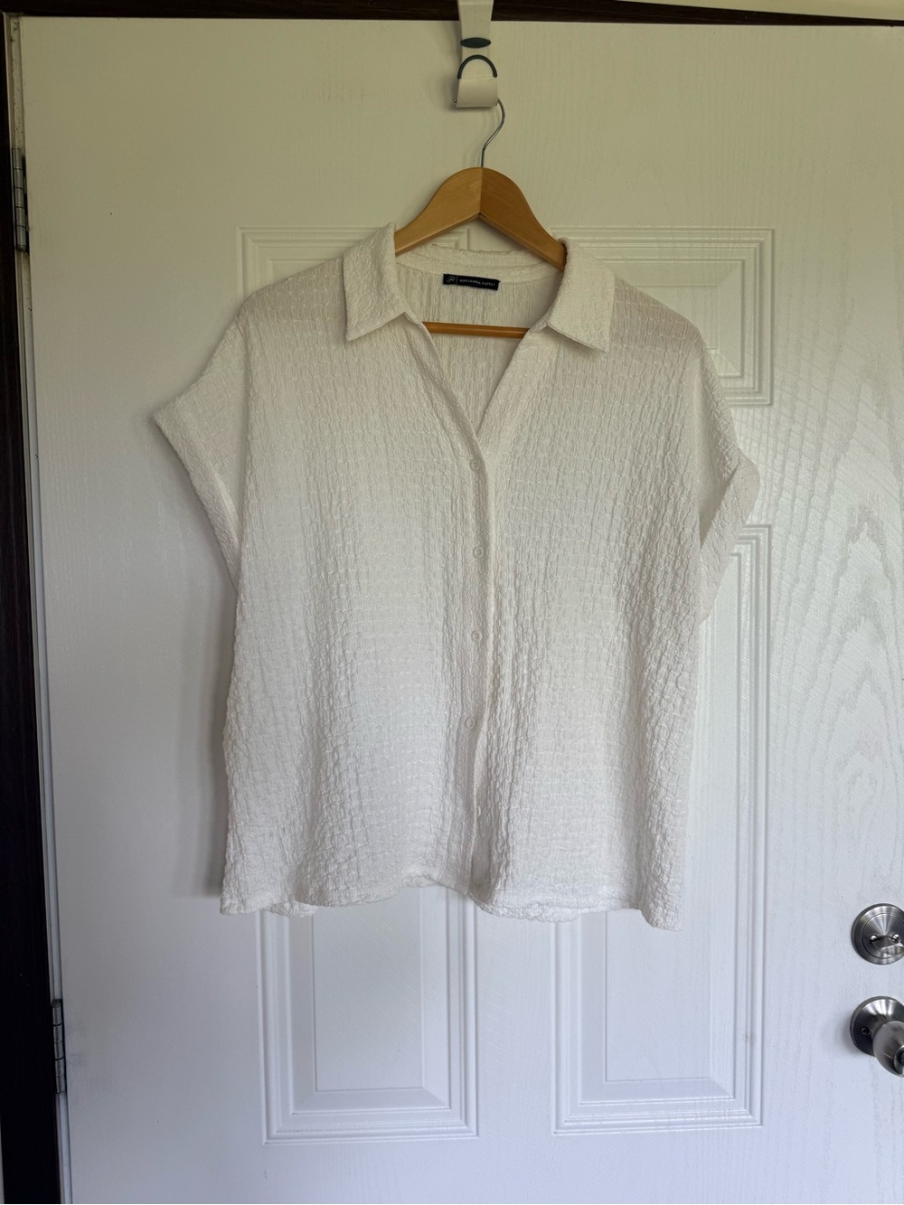 2 for $20 sale: Adrianna papell crinkle textured white button down dolman sleeve